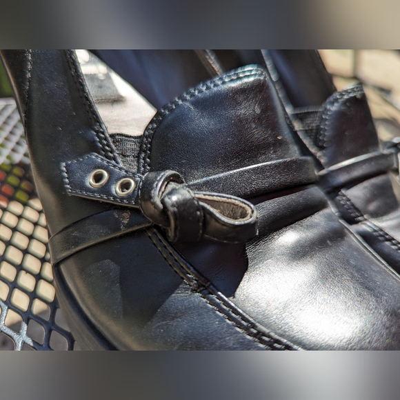 l.e.i. 8 black "leather" loafer heels with bow - Picture 8 of 9